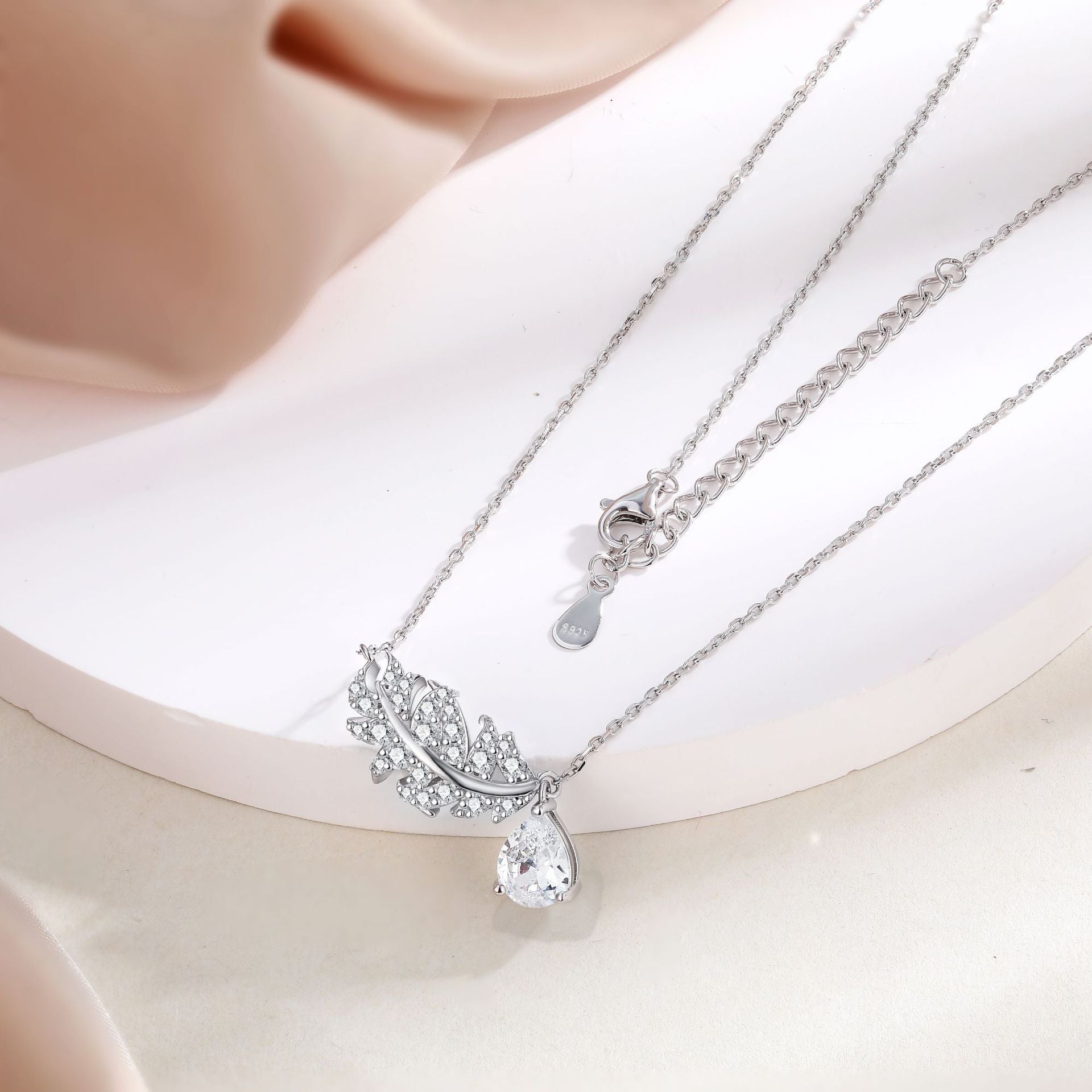 S925 Silver Leaf Zircon Pendant Necklace